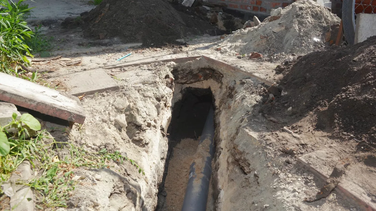 A trenchless sewer liner being fed into an existing pipe, related to Hydro Jetting questions homeowners ask